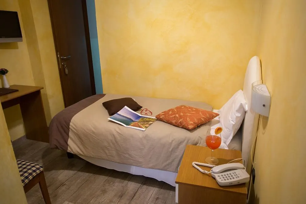 Locanda San Marco Bed & Breakfast Torri Del Benaco 2*,  Italy