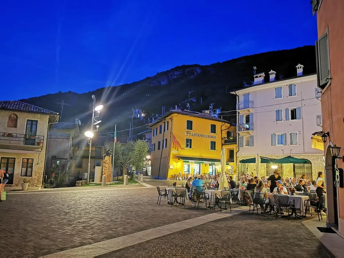 Locanda San Marco Acomodação com café da manhã Torri Del Benaco 2*,  Itália